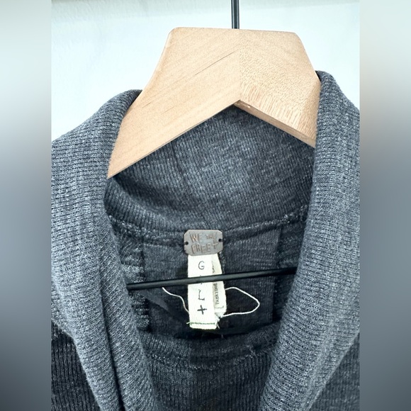 We The Free Long Sleeve Split Back Relaxed Fit Turtleneck Top Gray Size Large - Picture 5 of 6